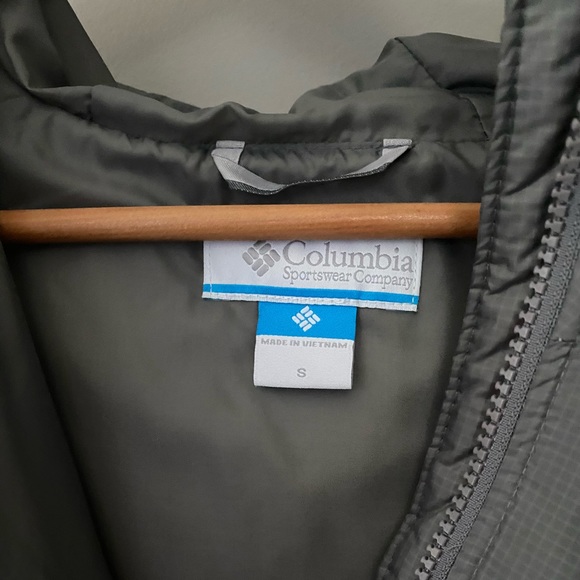 Women’s Columbia Puffer Jacket - Picture 2 of 5